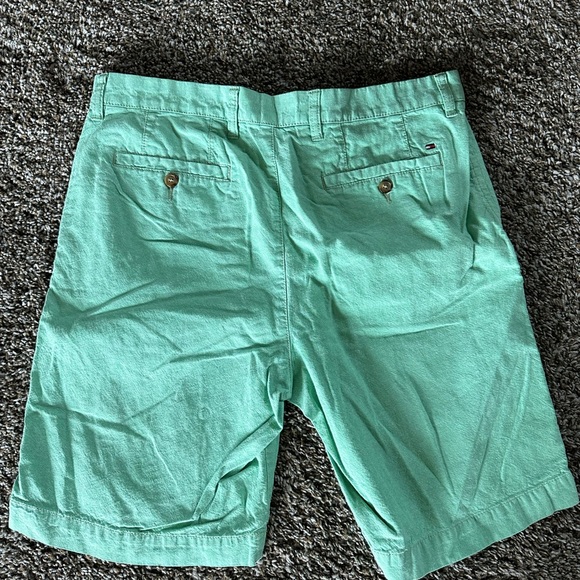Men’s 34 Tommy Hilfiger Green Flat Front Shorts - Picture 7 of 8